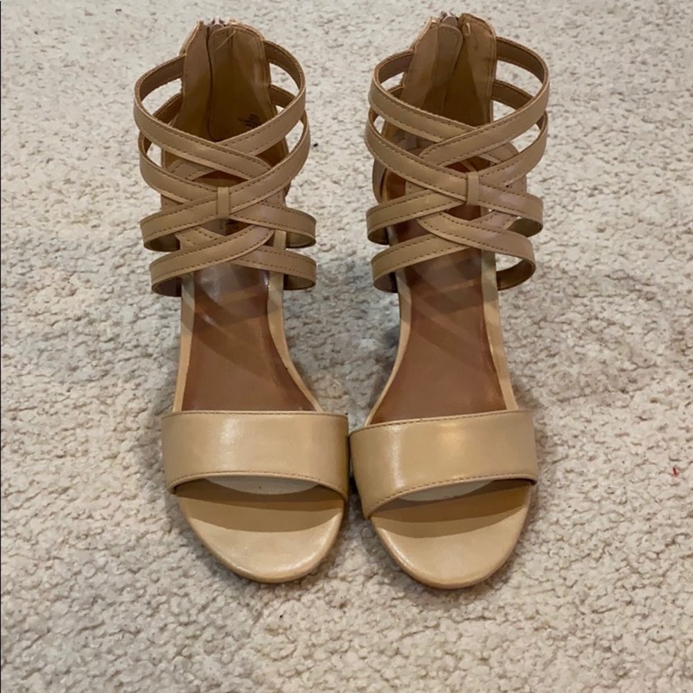 A.N.A. Woman’s  Tan heel sandal.